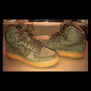 Air Force One Green suede Mids
